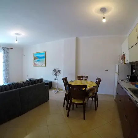 Tree Bedroom Lungo Mare - Apartament Wlora
