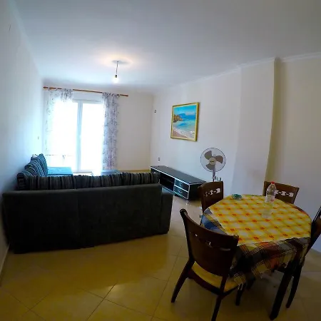 Tree Bedroom Lungo Mare - Wlora