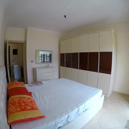 Apartament Tree Bedroom Lungo Mare -