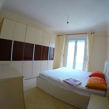 Tree Bedroom Lungo Mare - *